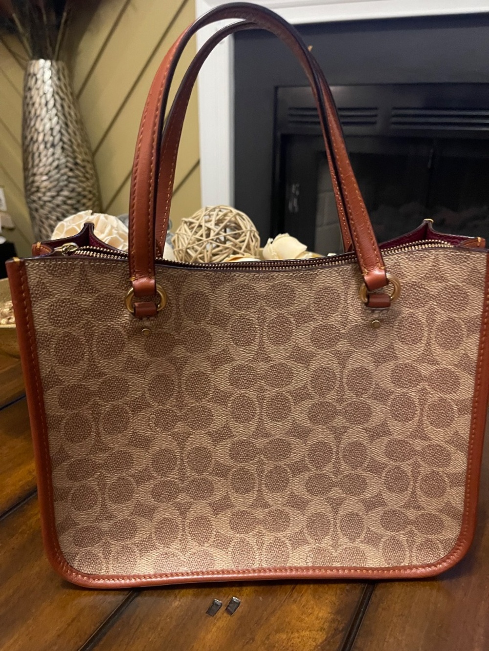 Handbag - Picture 2 of 12
